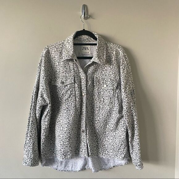 ZARA-OVERSIZED Animal Print Button Down Denim Top (Size:Small) - Picture 2 of 8